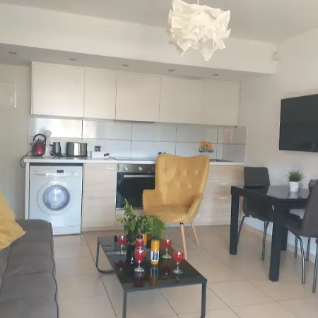 Protopapas House 度假居 *